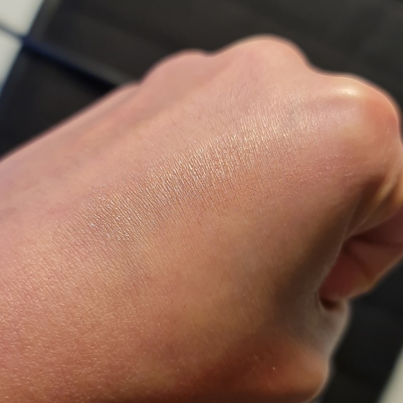 Fenty Beauty fairy bomb loose shimmer powder - Picture 4 of 4